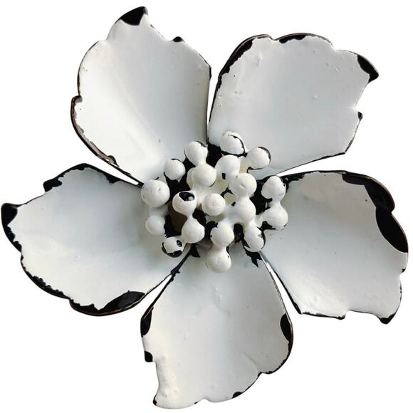 Vintage 1960s Brooch White Enamel Metal Mod Flower Black Edge Mid Century Pin - Picture 1 of 11